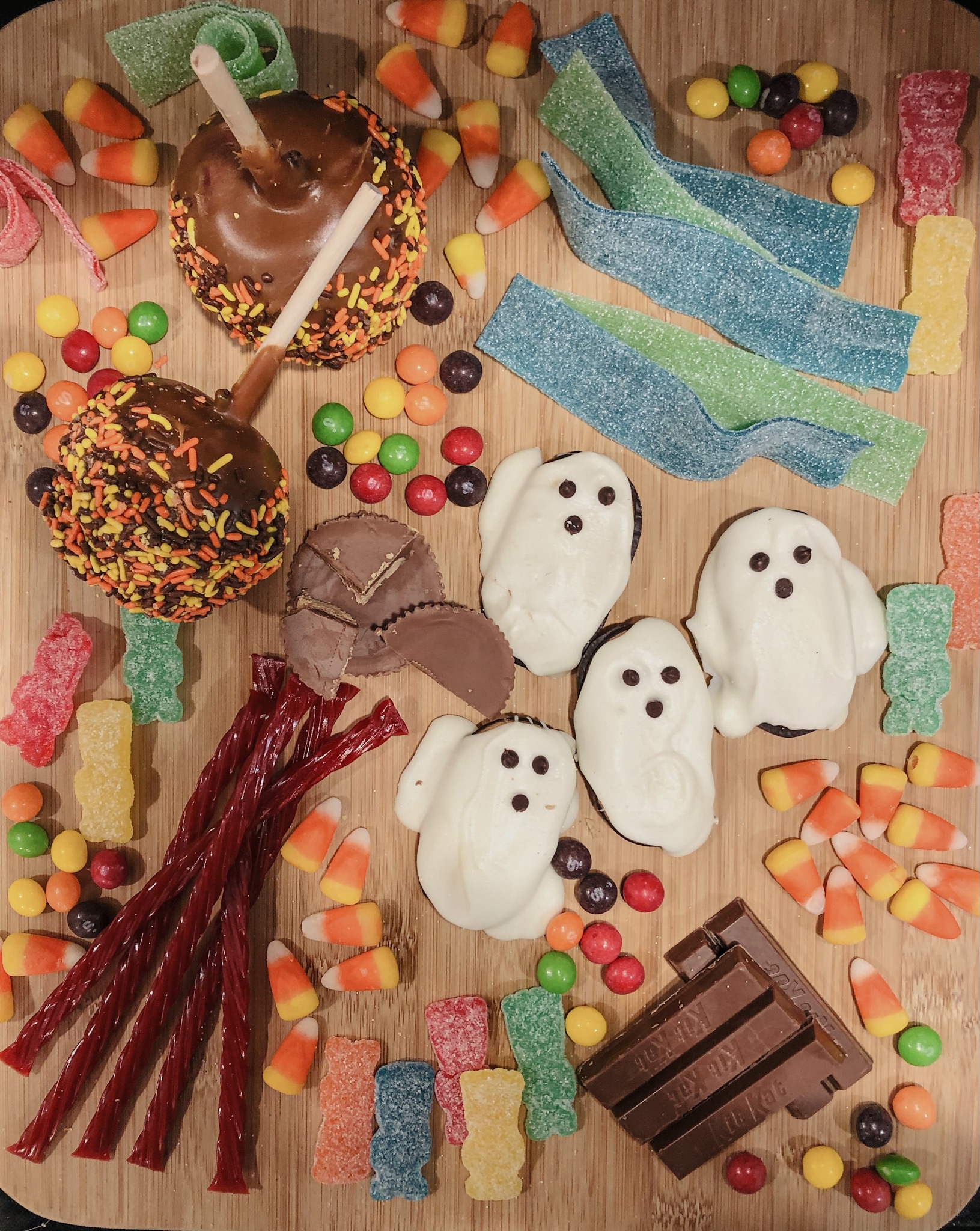 Halloween Candy Charcuterie Board » solarith